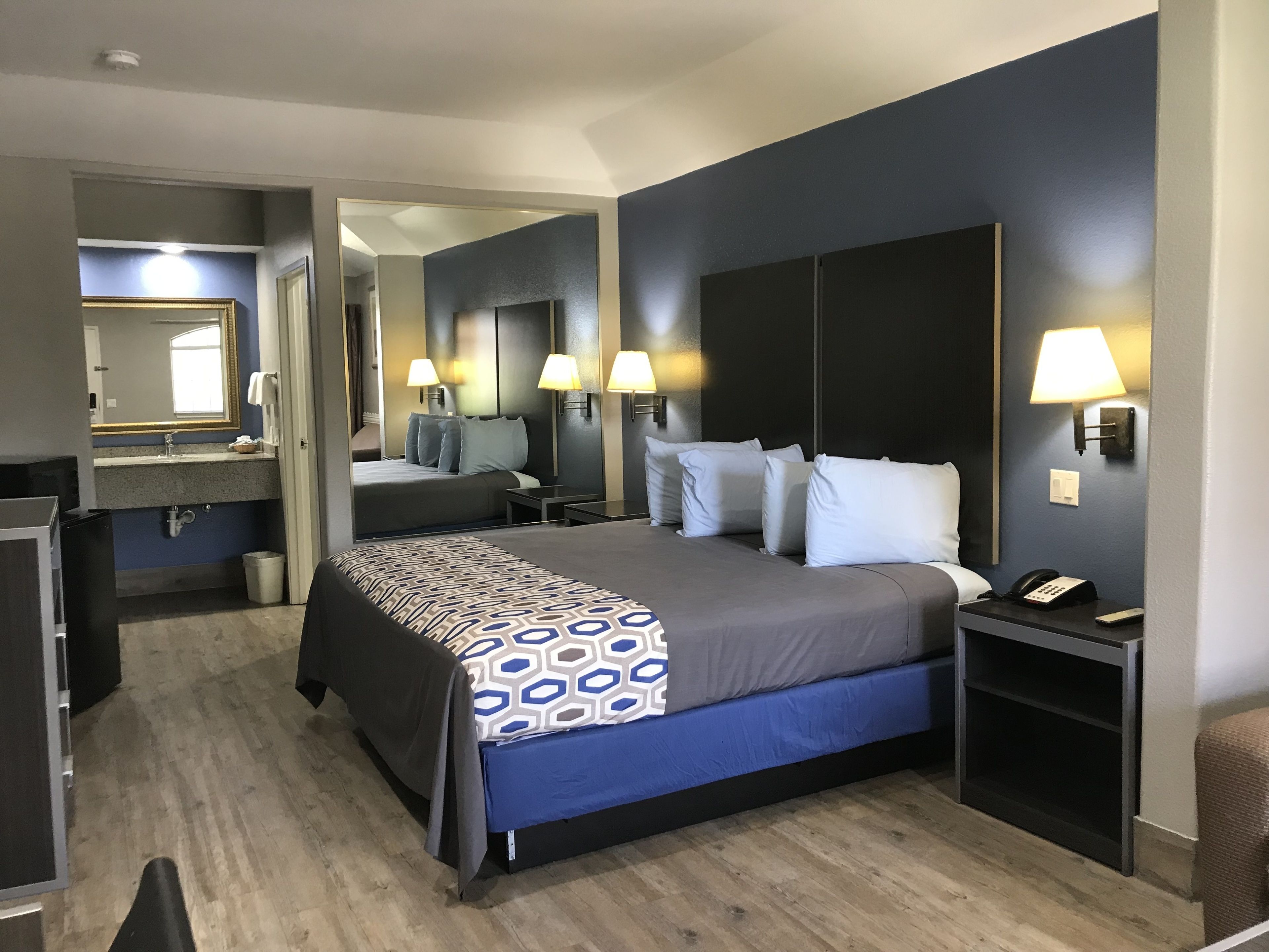 Deluxe Room, 1 Katil Raja (King), Smoking | 20 bilik tidur, meja, kalis bunyi, seterika/papan seterika 