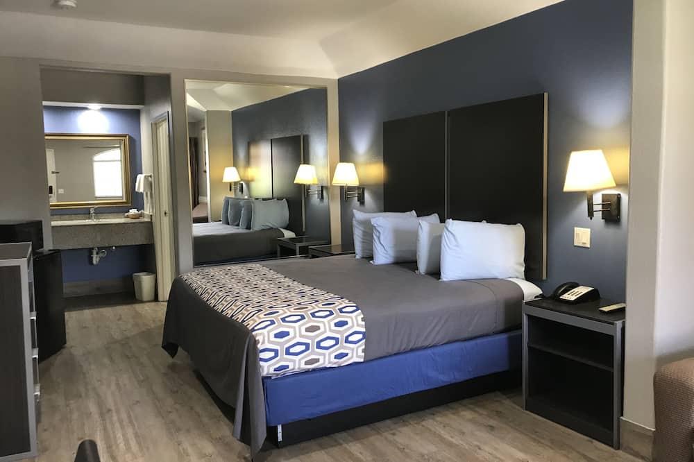 Camelot Inn & Suites Veterans Memorial NW Houston