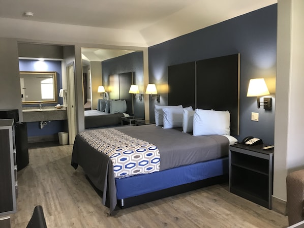 Deluxe Room, 1 King Bed, Smoking