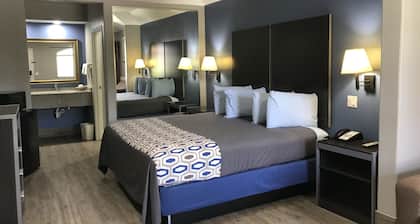 Camelot Inn & Suites Veterans Memorial NW Houston