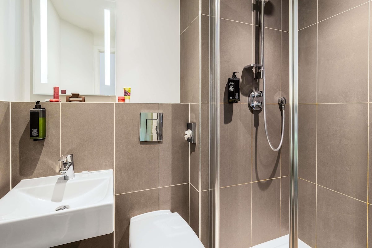 Twin Room, 2 Twin Beds | In-room safe, desk, laptop workspace, free WiFi