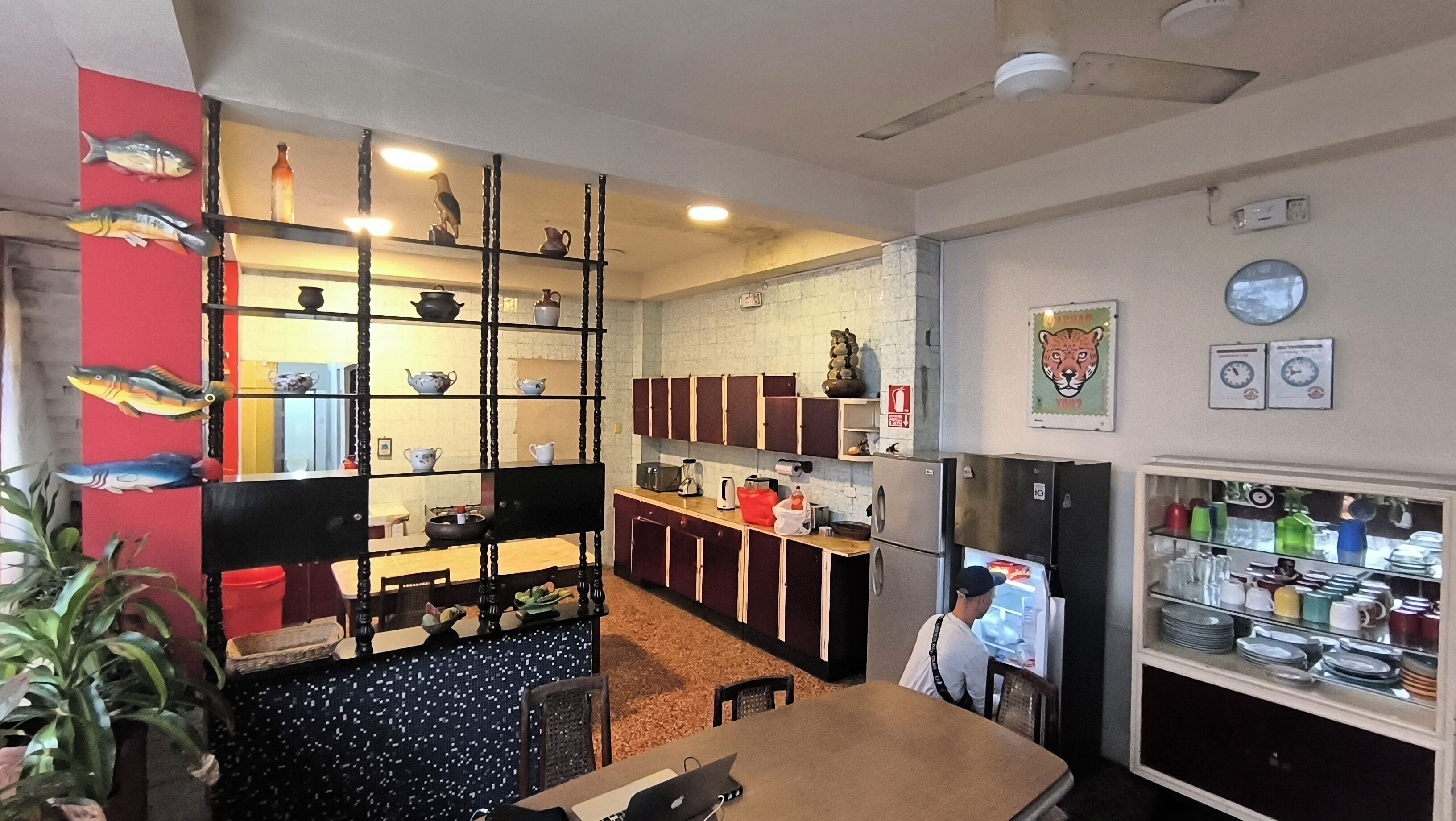 大冰箱、微波炉、烤面包机、搅拌机