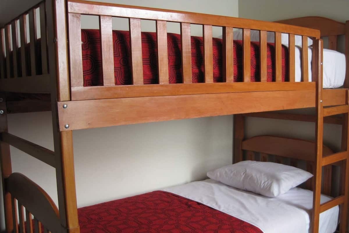 Shared Dormitory, Mixed Dorm (6 beds) | In-room safe, free WiFi, bed sheets