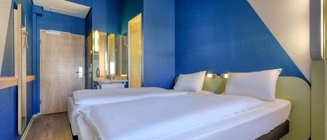 Caja de seguridad en la habitación y escritorio