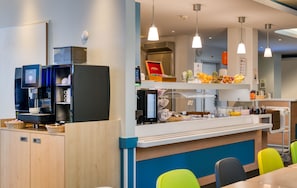 Daily buffet breakfast (CHF 14 per person)