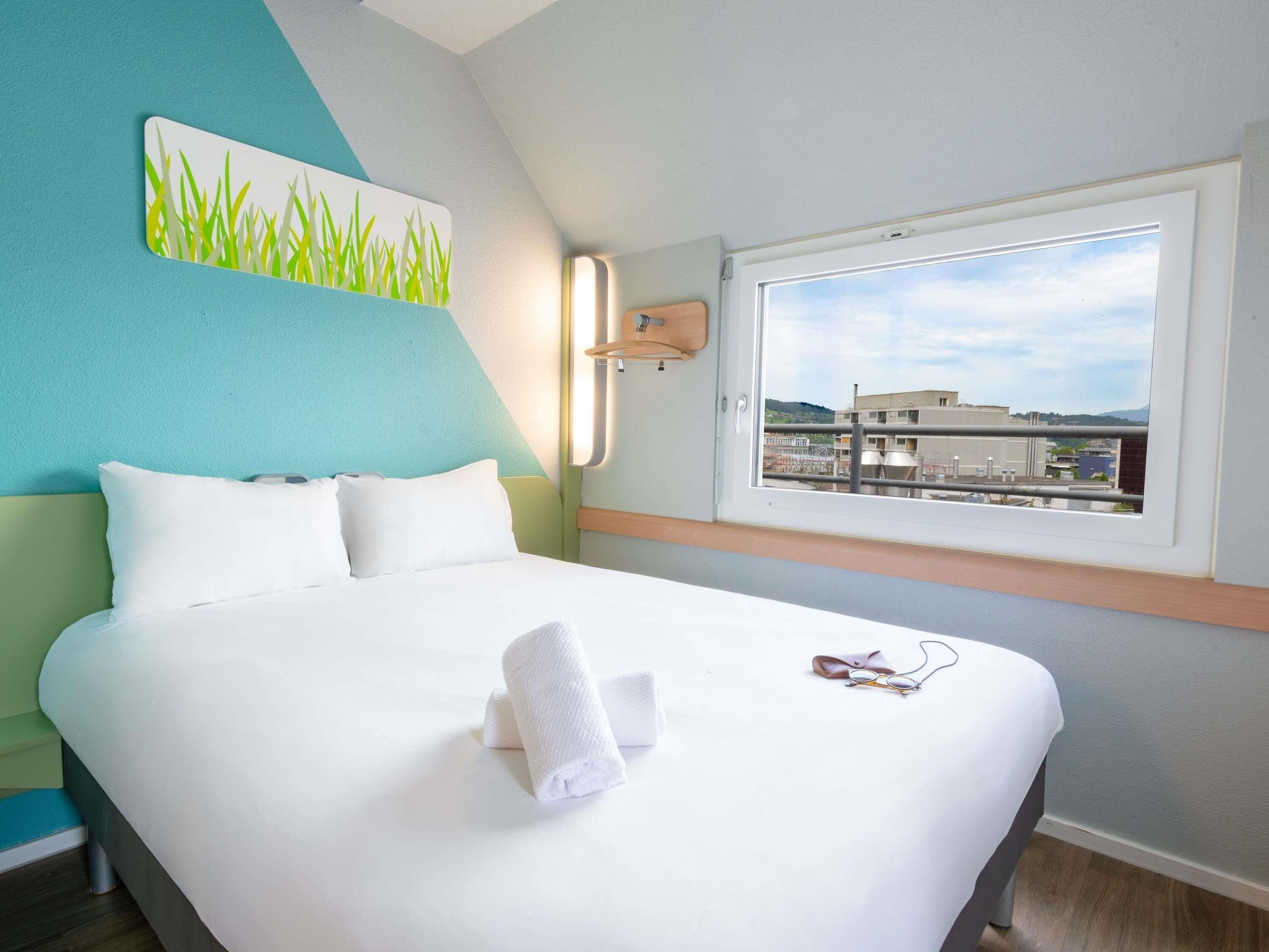 Double Room, 1 Double Bed | In-room safe, desk, laptop workspace, soundproofing