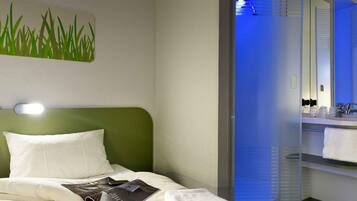 Desk, soundproofing, iron/ironing board, free WiFi