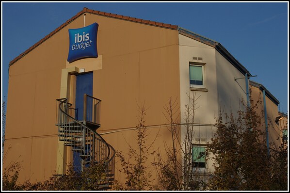 Terrace/patio - ibis budget Lyon Saint Genis Laval (Saint-Genis-Laval)