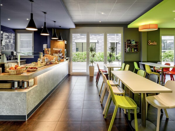 Daily buffet breakfast for a fee - ibis budget Winterthur (Winterthur)