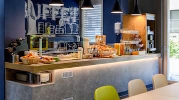 Desayuno buffet (CHF 19 por persona)