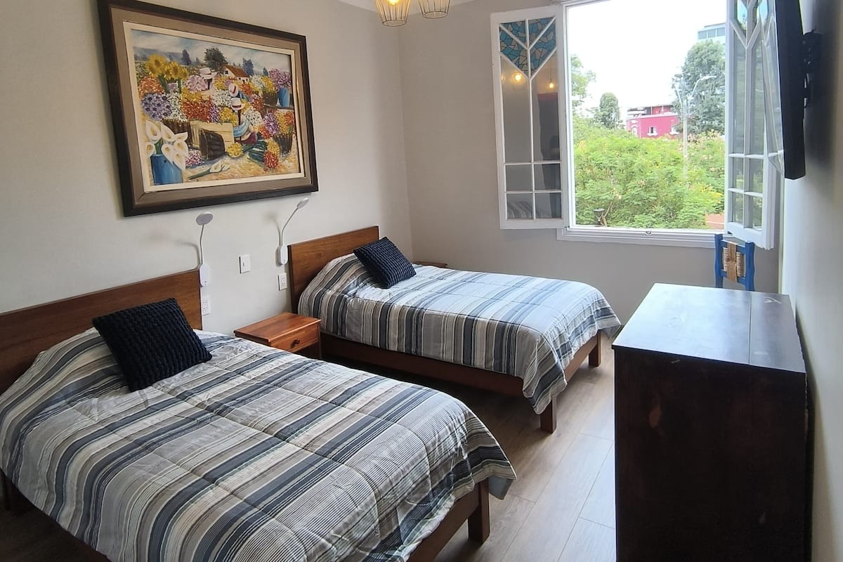 Premium Twin Room, Ensuite, Park View | Free WiFi, bed sheets