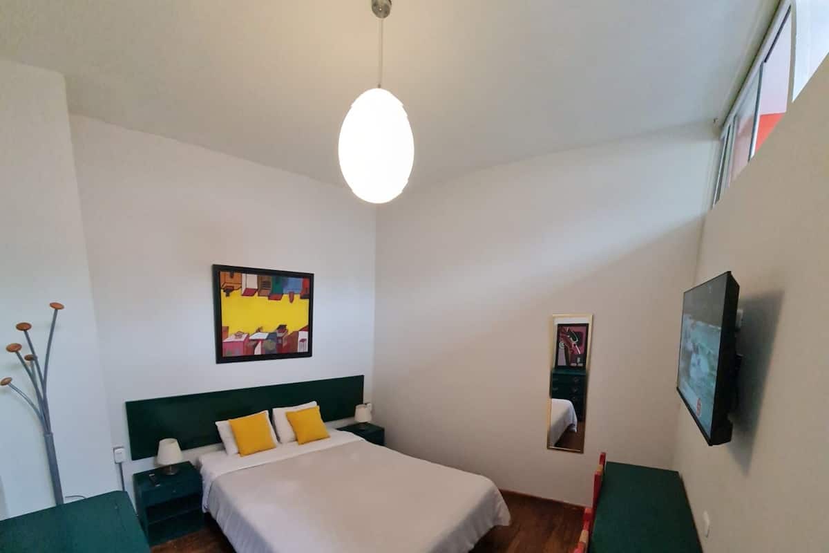 Basic Double Room, 1 Queen Bed, Ensuite | Free WiFi, bed sheets