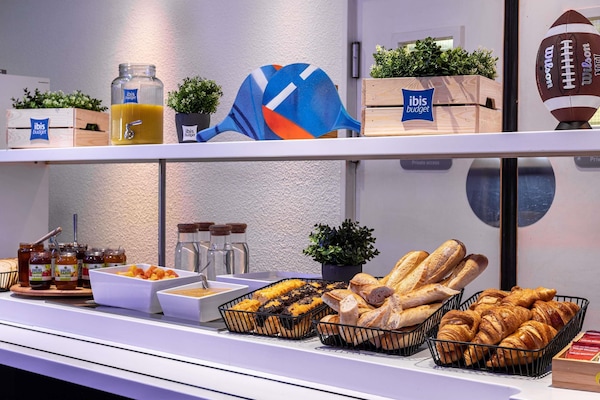 Daily continental breakfast for a fee