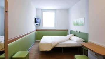 Quarto casal standard, 1 cama de casal | Roupas de cama antialérgicas, escrivaninha, Wi-Fi de cortesia