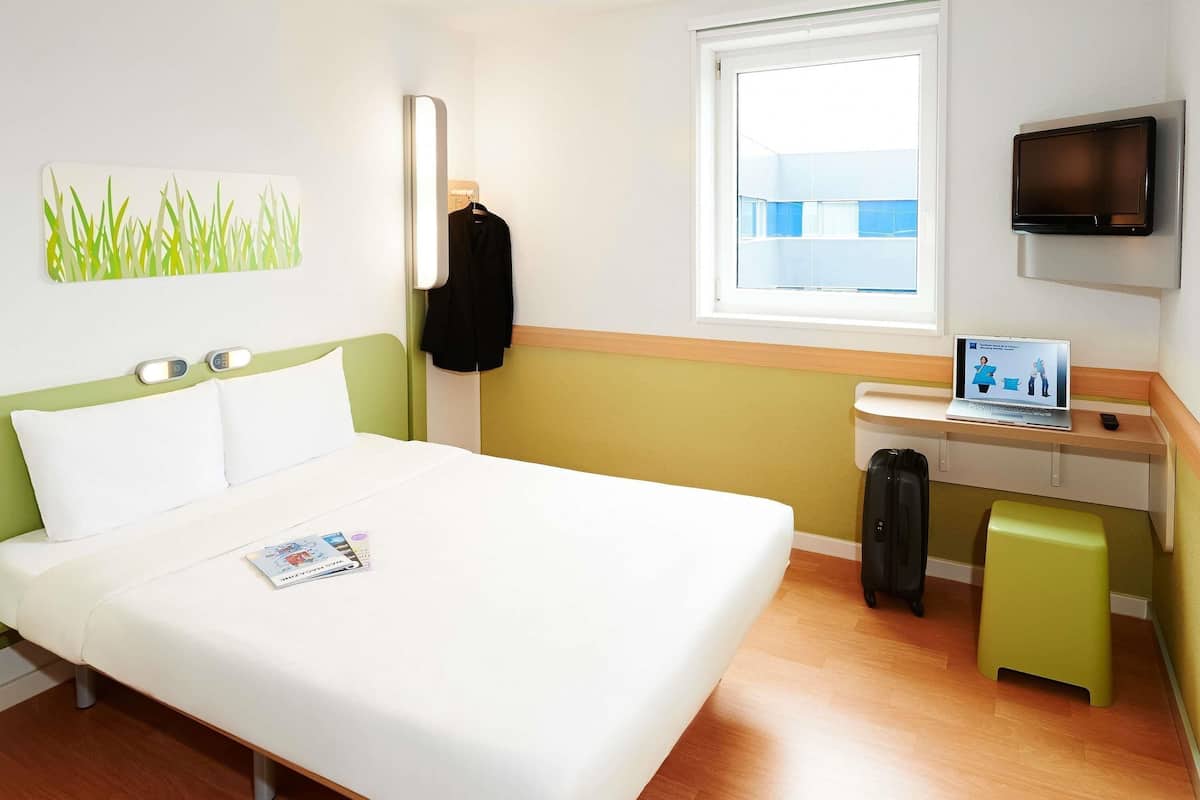 Standard Double Room, 1 Double Bed | Hypo-allergenic bedding, desk, free WiFi, bed sheets