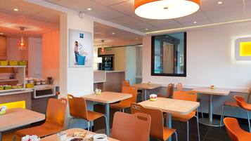 Daily continental breakfast (EUR 12 per person)