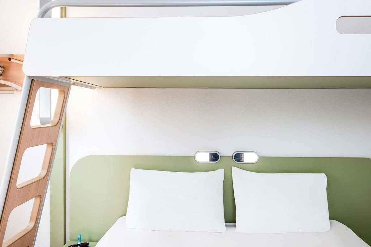 Chambre Standard double | Literie hypoallergénique, bureau, accÚs au Wi-Fi (inclus)