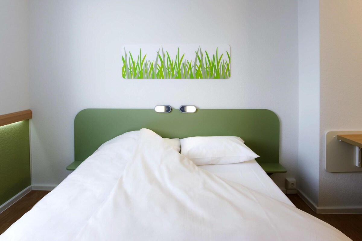 Standard Double Room, 1 Double Bed | Hypo-allergenic bedding available, desk, WiFi (free), bed sheets