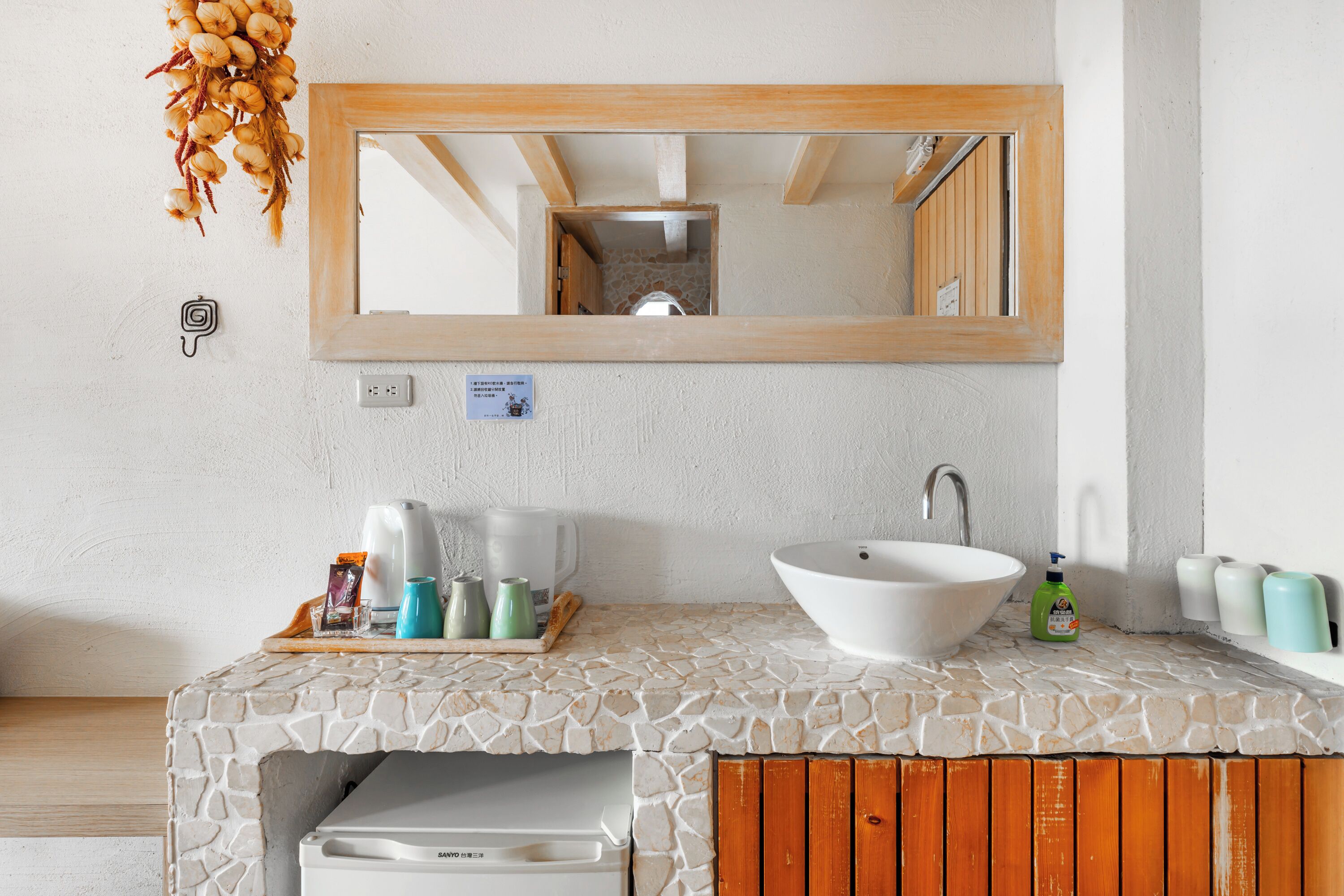 Habitación triple, balcón, vistas a la montaña | Baño | Ducha y cabezal de ducha tipo lluvia