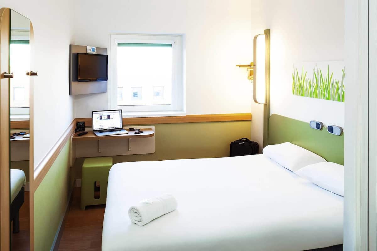 Room, 1 Double Bed | Desk, free WiFi, bed sheets