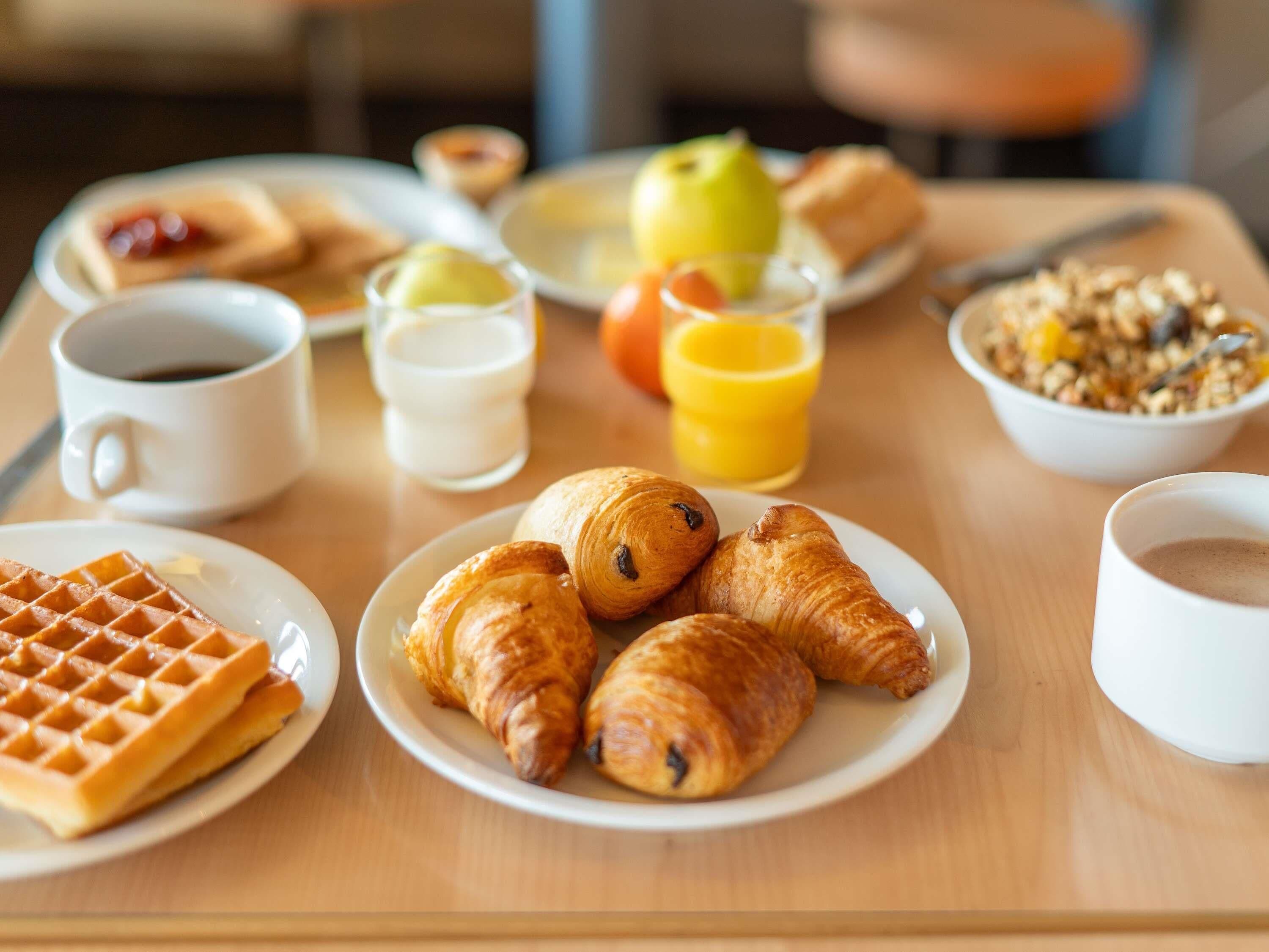Petit déjeuner buffet servi tous les jours en supplément