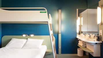 Triple Room, Multiple Beds | Desk, blackout drapes, soundproofing, iron/ironing board