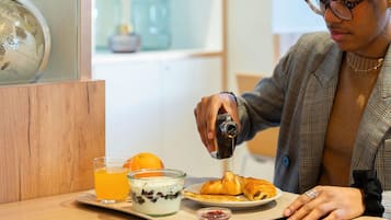 Daily buffet breakfast (CHF 16 per person)