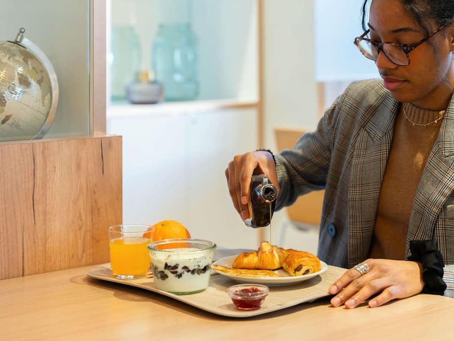 Petit déjeuner buffet (16 CHF par personne)