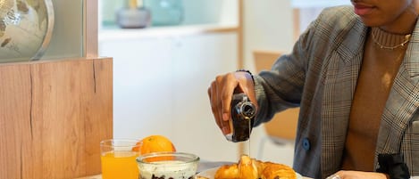 Buffet déjeuner (16 CHF par personne)