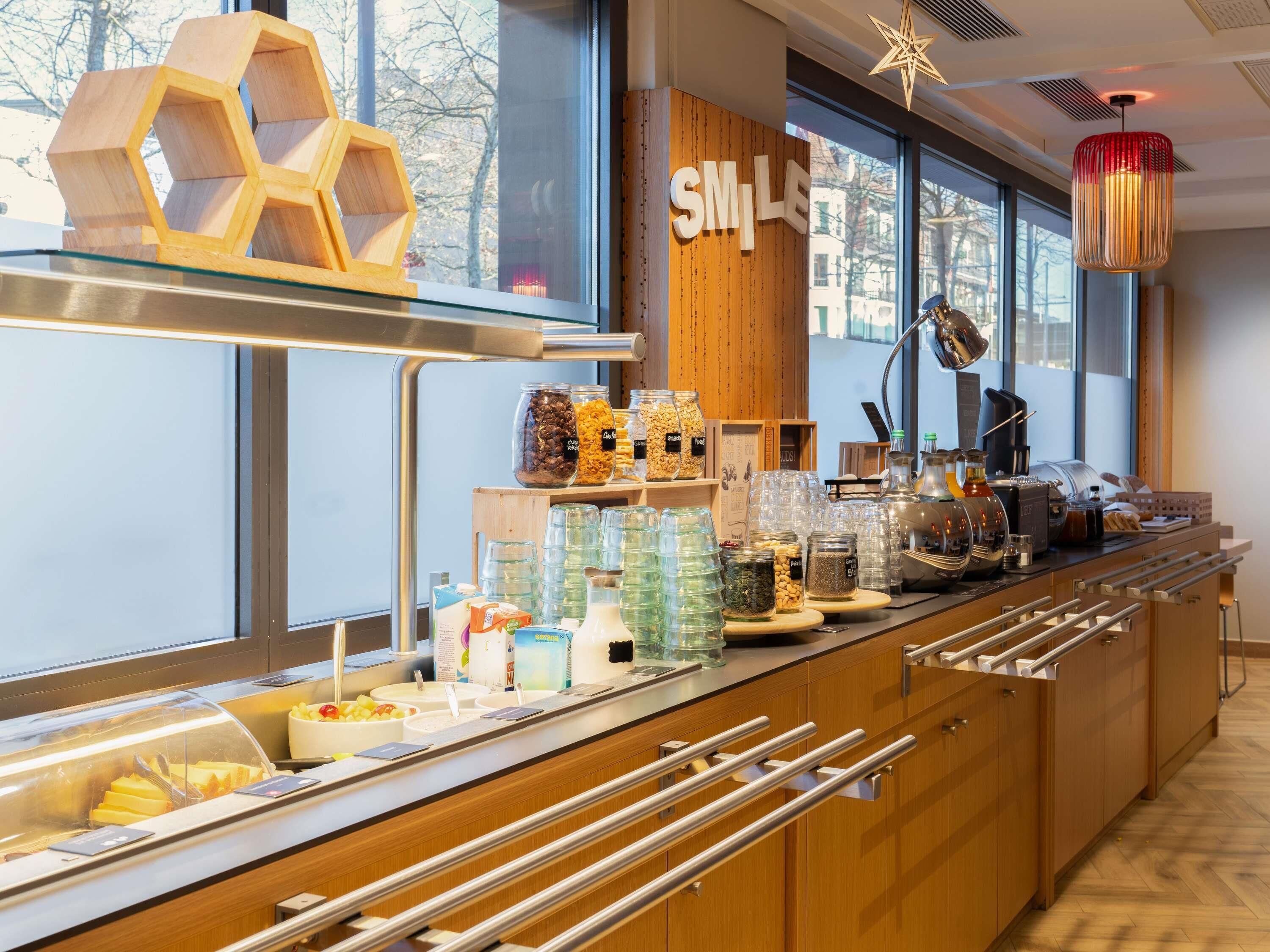 Daily buffet breakfast (CHF 16 per person)