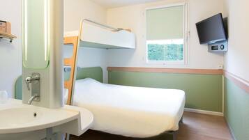Triple Room, Multiple Beds | Desk, soundproofing, iron/ironing board, cribs/infant beds