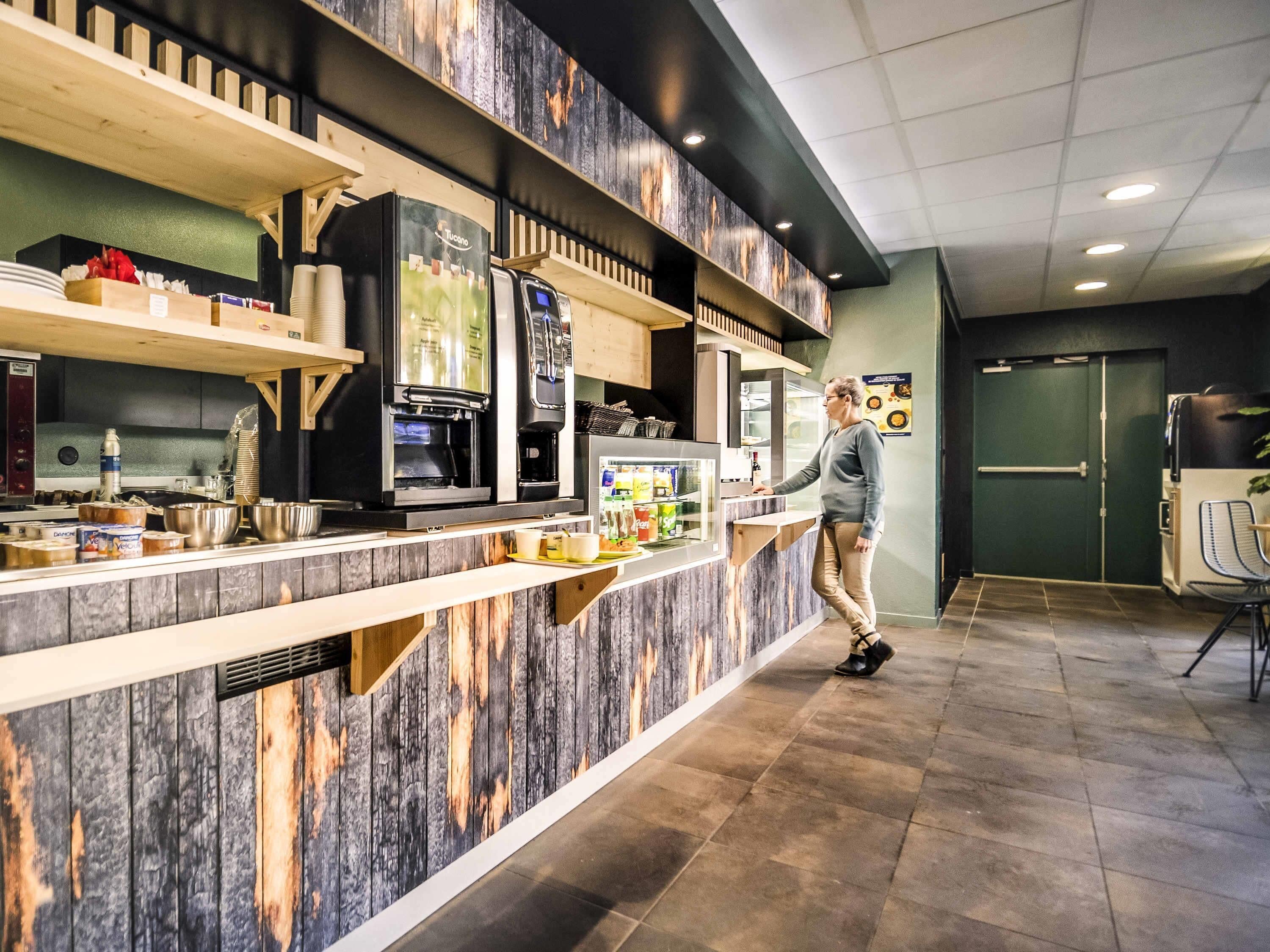 Daily buffet breakfast (EUR 9.90 per person)