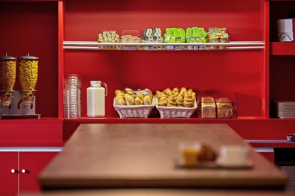 Daily buffet breakfast (EUR 7.90 per person) - hotelF1 Paris Saint-Ouen - Marché aux Puces (Saint-Ouen)