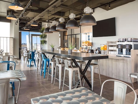 Restaurant. ibis budget Lausanne Bussigny