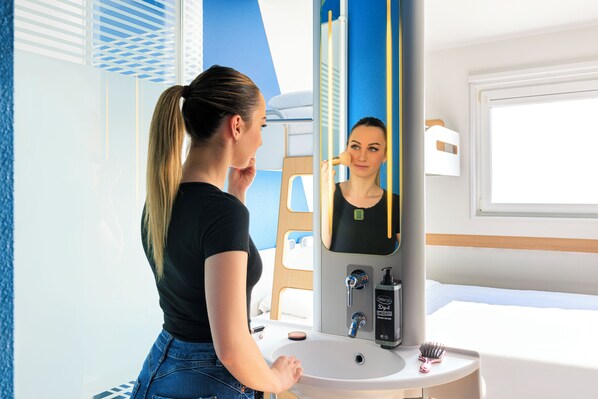 Shower, eco-friendly toiletries, towels