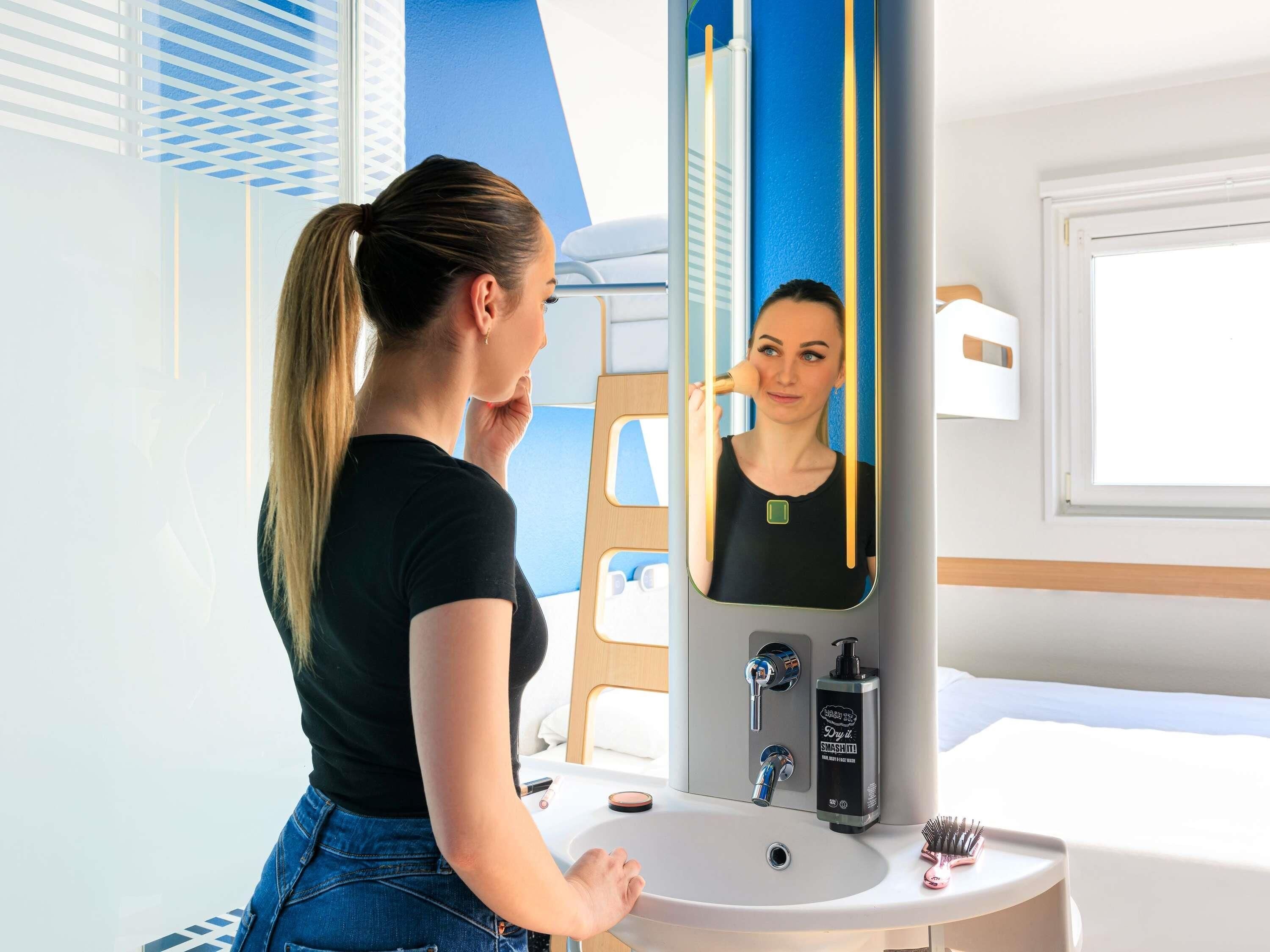 低過敏寢具、書桌、免費無線上網、床單