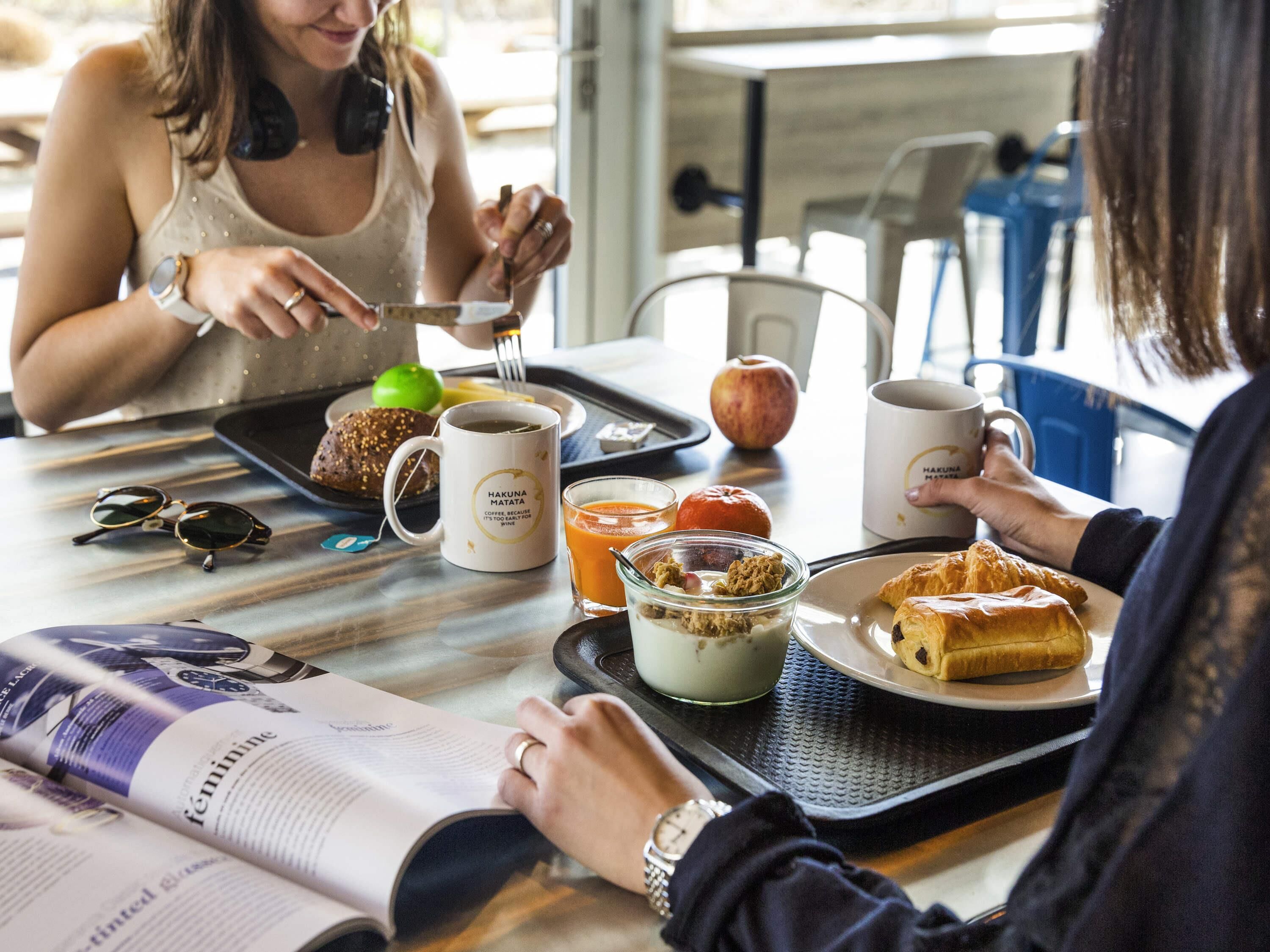 Desayuno buffet diario (CHF 15 por persona)