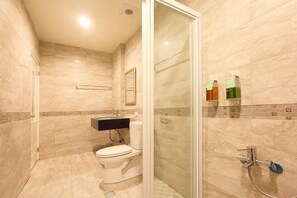 Deluxe Room (3 Queen Beds) | Desk, rollaway beds, free WiFi, bed sheets - My Starry (Taitung)