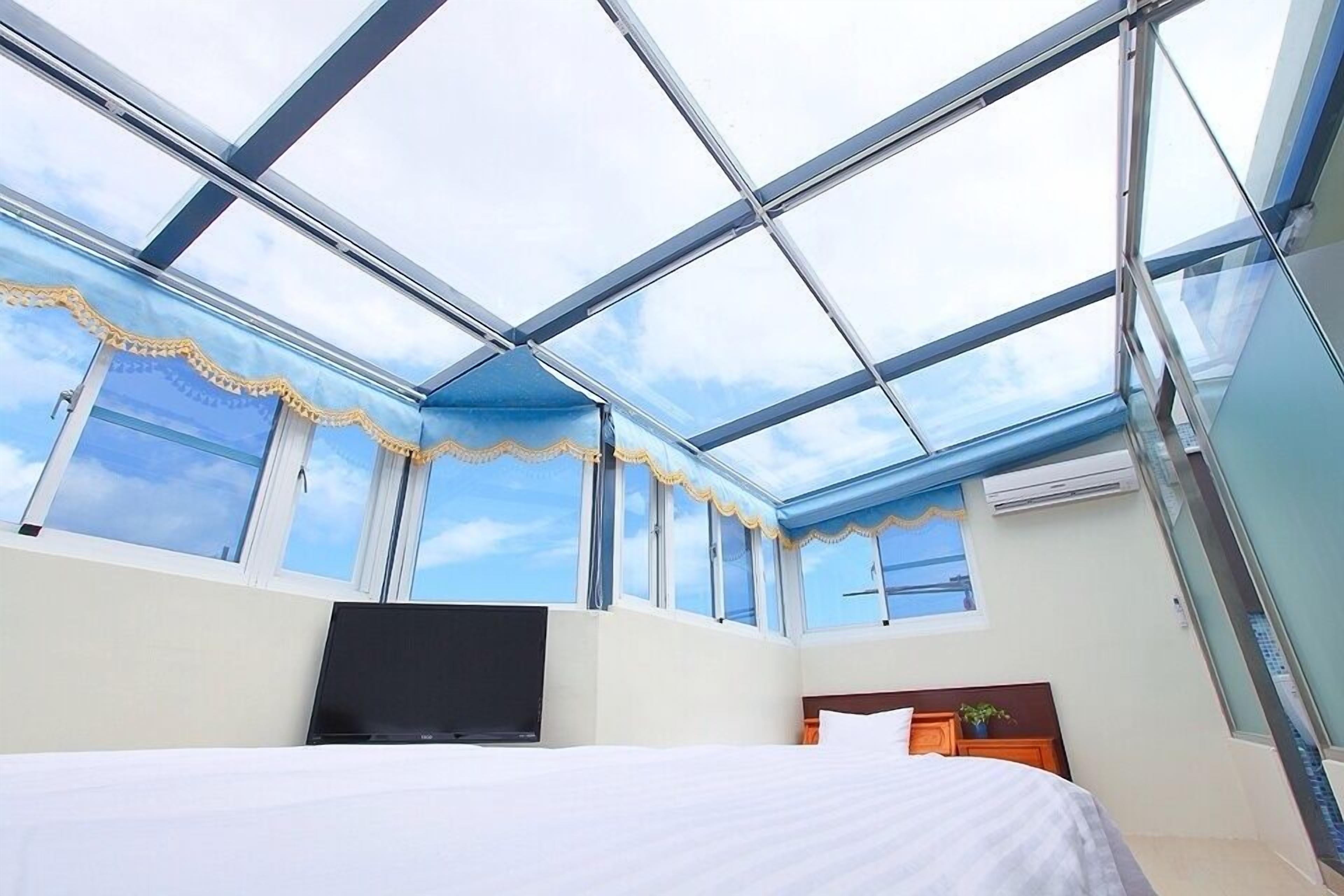 Quadruple Room (featuring see-through ceiling) | Desk, rollaway beds, free WiFi, bed sheets