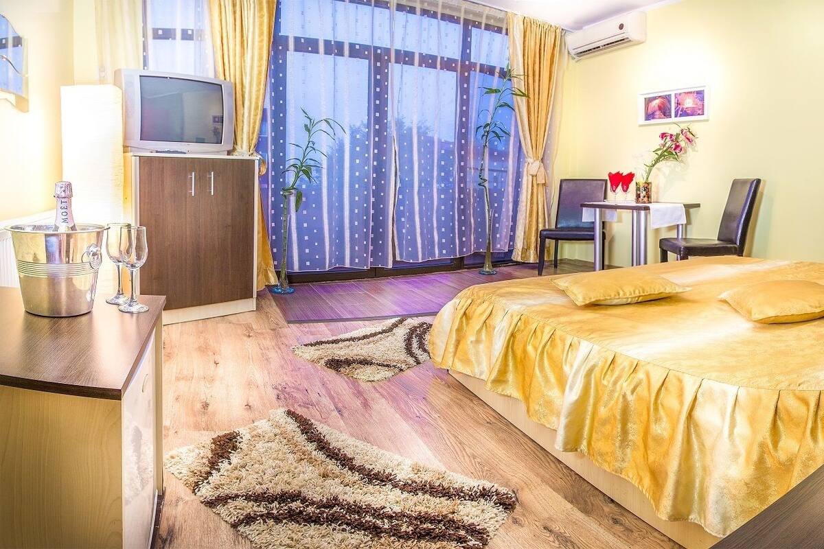 In-room safe, free WiFi