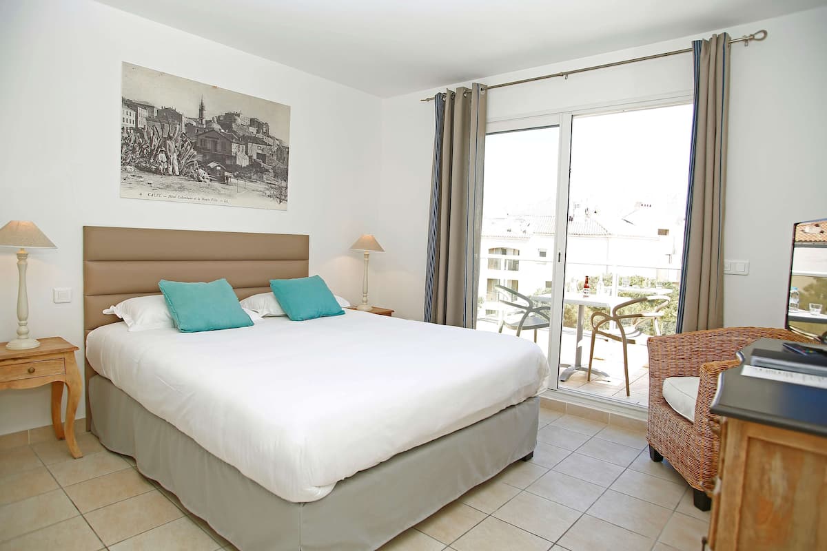 1 bedroom, premium bedding, minibar, in-room safe