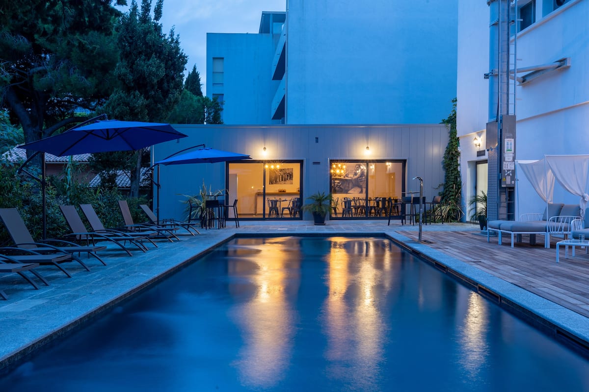 indoor pool, seasonal outdoor pool