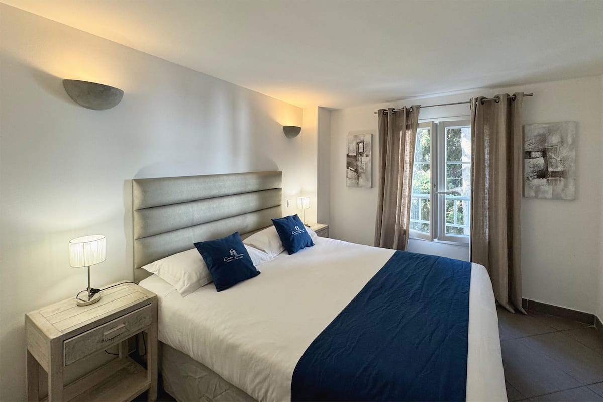 1 bedroom, premium bedding, minibar, in-room safe