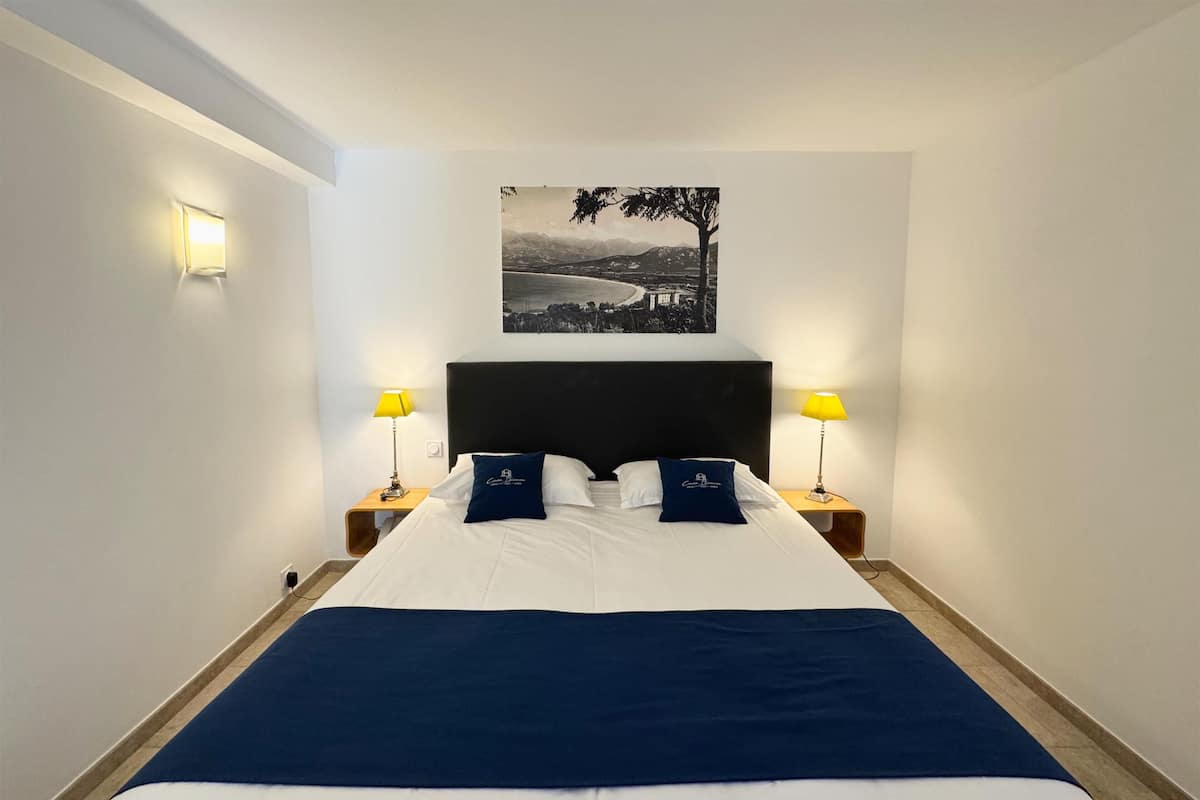 Comfort Room, 1 Queen Bed, Non Smoking (with Sofabed) | 1 bedroom, premium bedding, minibar, in-room safe