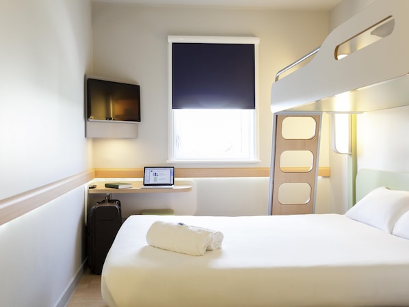 Habitación doble | Escritorio, insonorización, tabla de planchar con plancha y wifi gratis