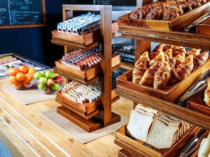 Daily continental breakfast (GBP 8.5 per person)
