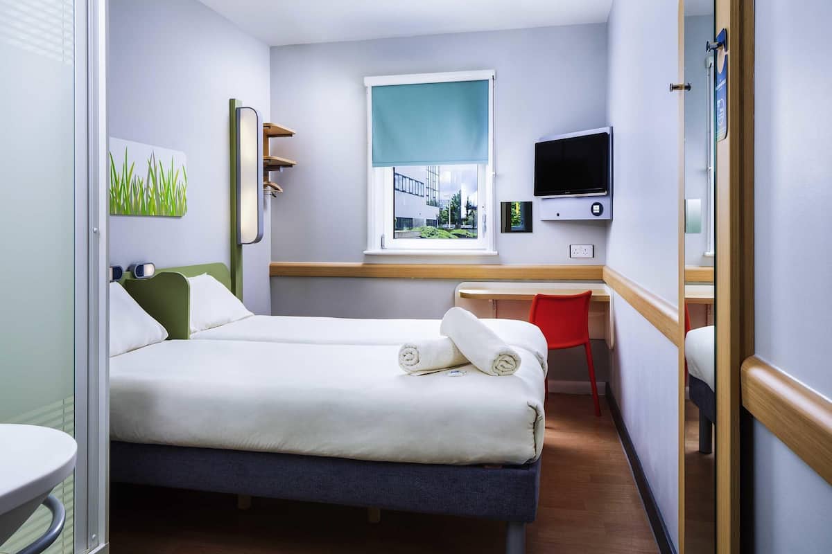 Twin Room, 2 Twin Beds | Desk, soundproofing, iron/ironing board, free WiFi