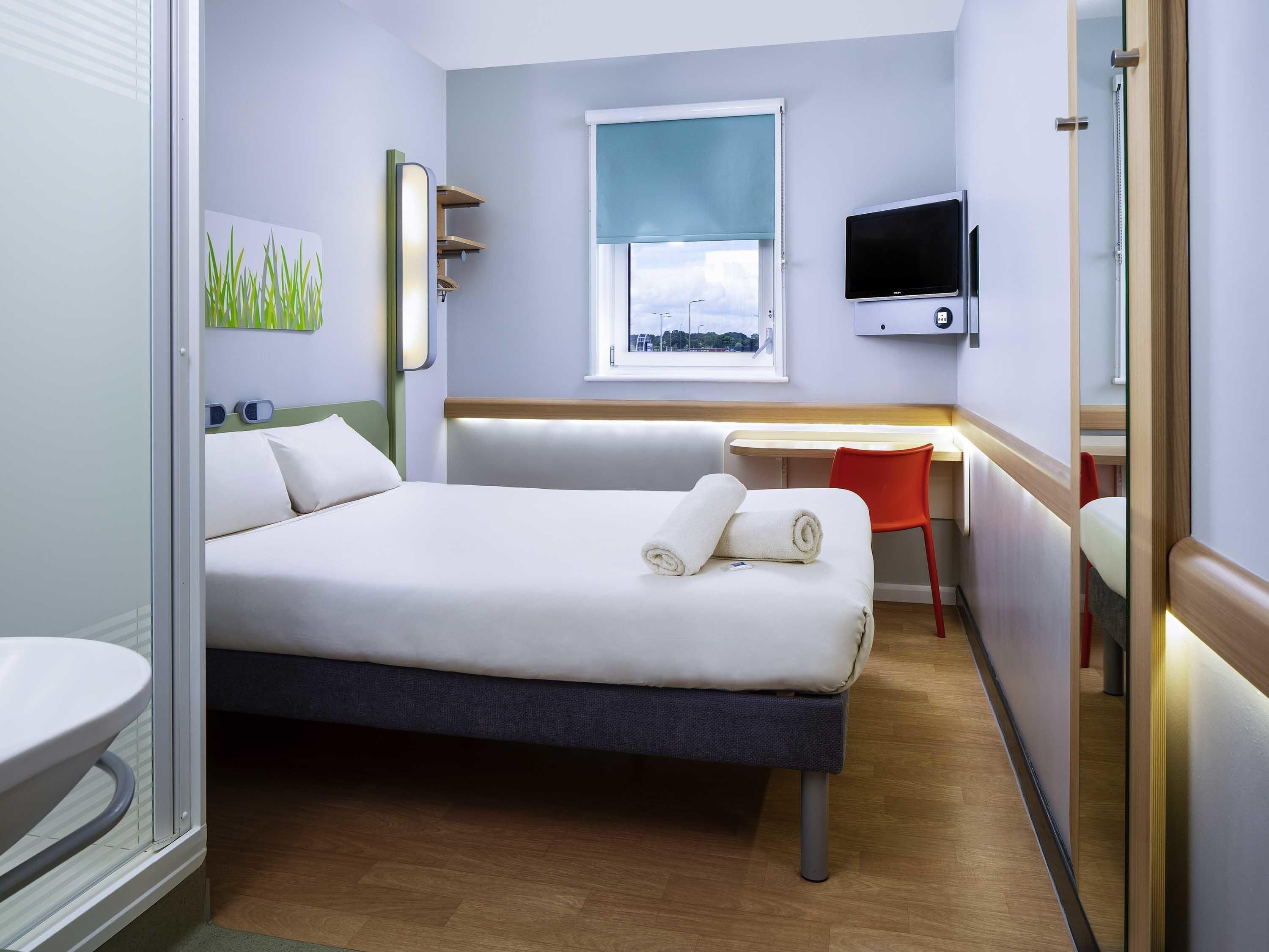 Bureau, chambres insonorisées, fer et planche à repasser, Wi-Fi gratuit