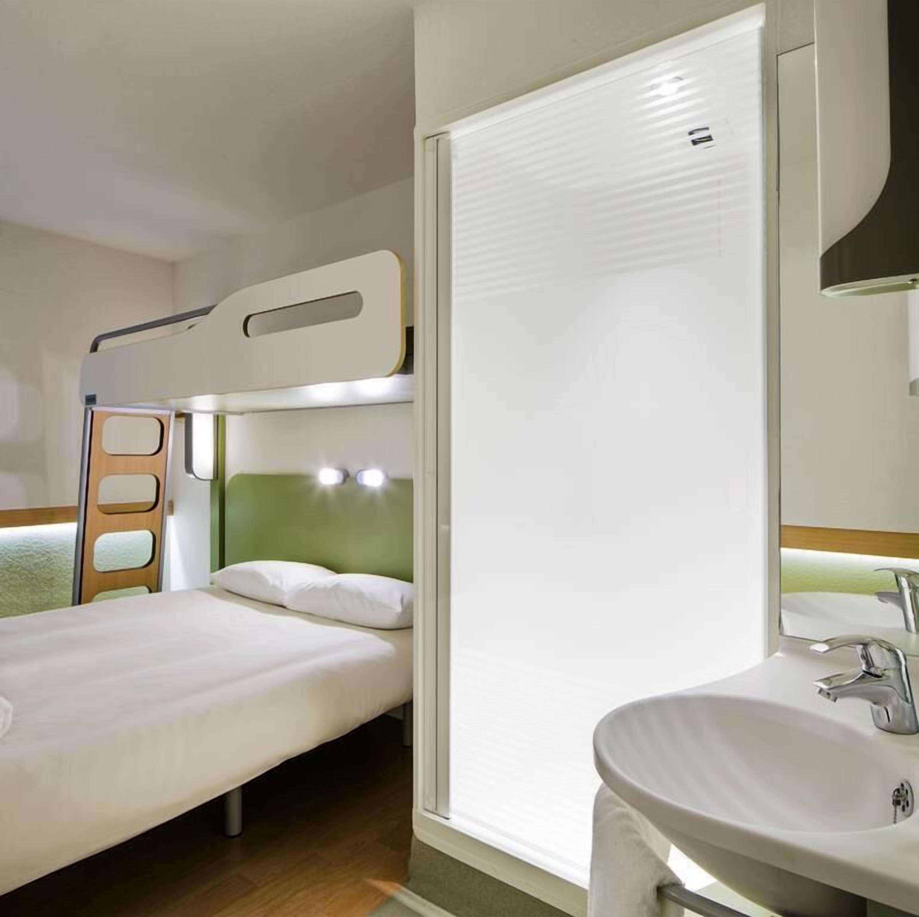 desk, soundproofing, iron/ironing board, free wifi