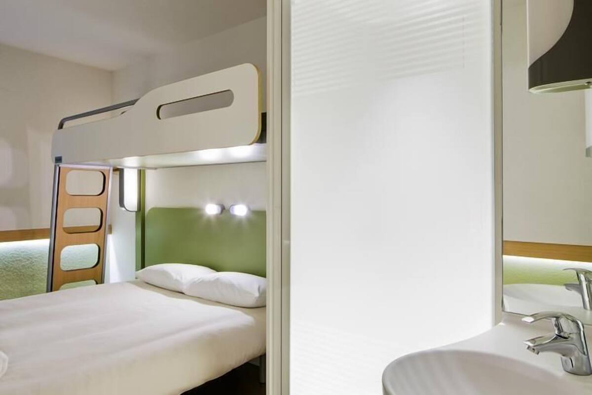 desk, soundproofing, iron/ironing board, free wifi